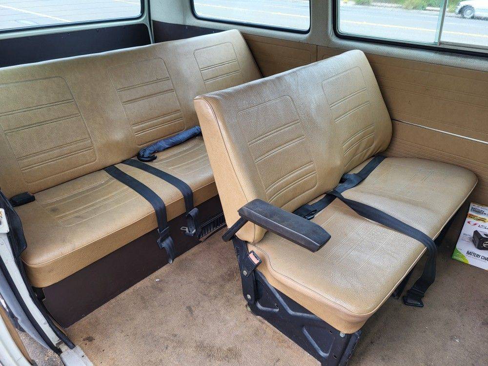 Volkswagen-vanagon-bus-1985-white-11