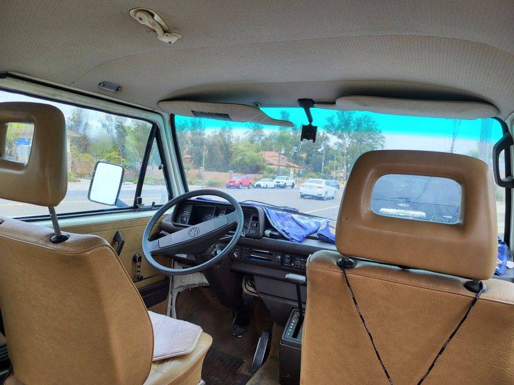 Volkswagen-vanagon-bus-1985-white-9