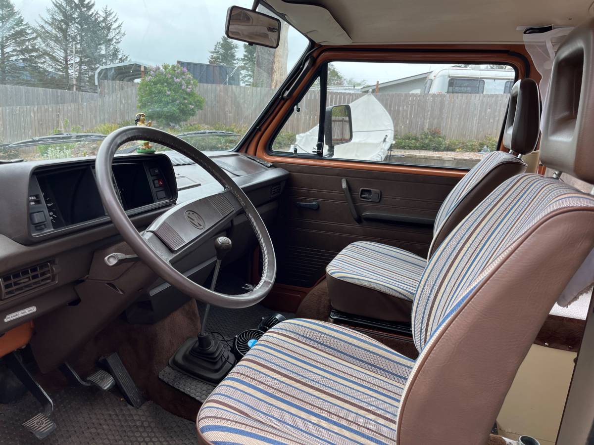 Volkswagen-vanagon-camper-1983-brown-4