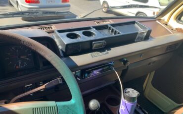 Volkswagen-vanagon-camper-1984-11