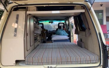 Volkswagen-vanagon-camper-1984-18