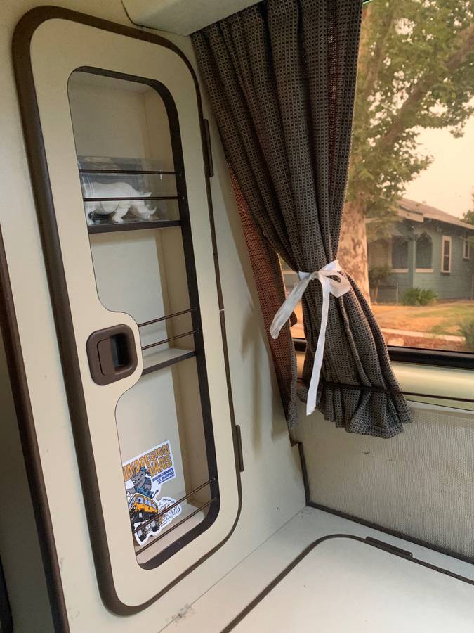Volkswagen-vanagon-camper-1984-19