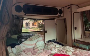 Volkswagen-vanagon-camper-1984-5