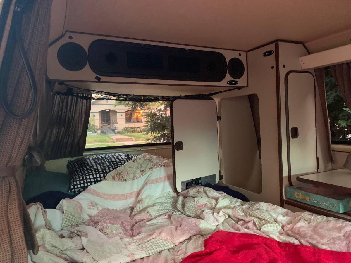 Volkswagen-vanagon-camper-1984-5