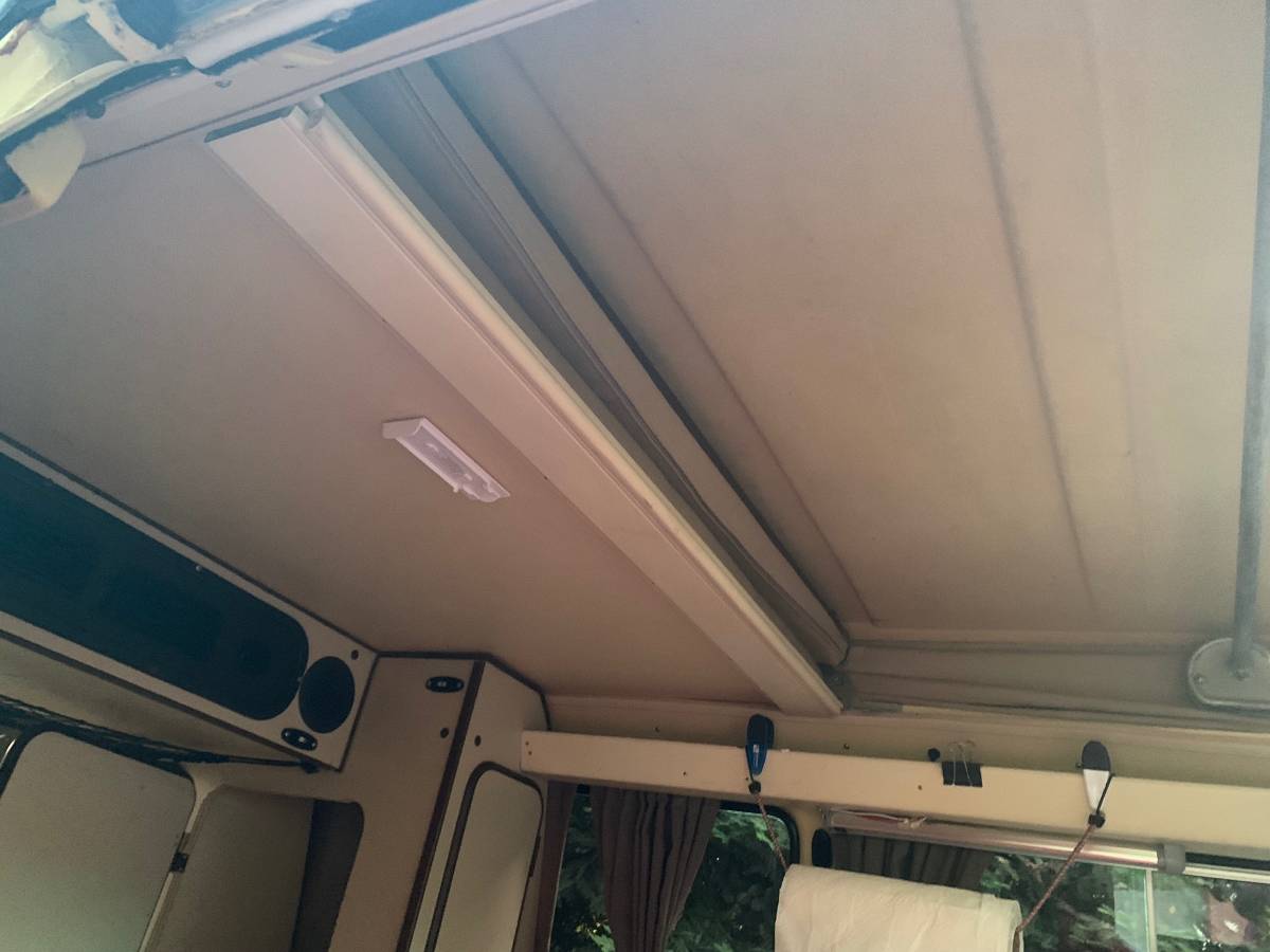 Volkswagen-vanagon-camper-1984-6