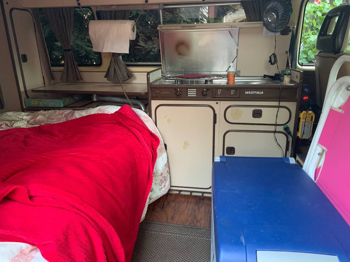 Volkswagen-vanagon-camper-1984-7