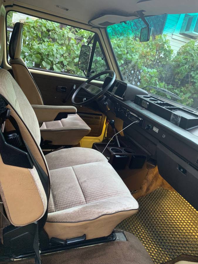 Volkswagen-vanagon-camper-1984-9
