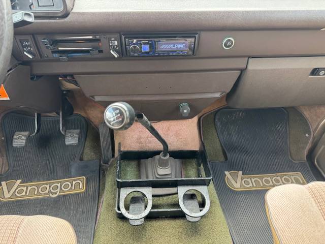 Volkswagen-vanagon-camper-1986-custom-12