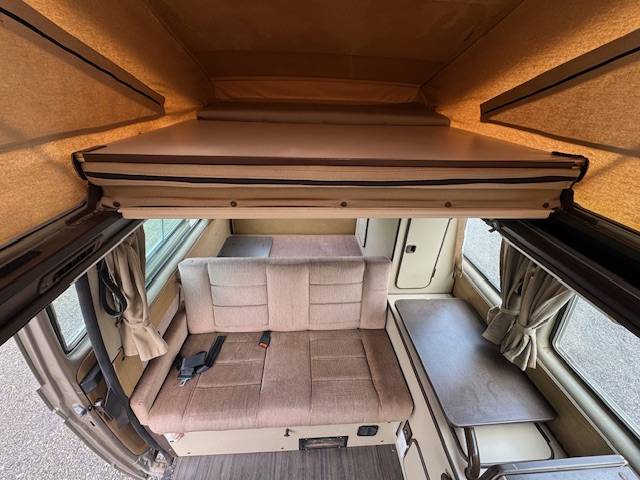 Volkswagen-vanagon-camper-1986-custom-17