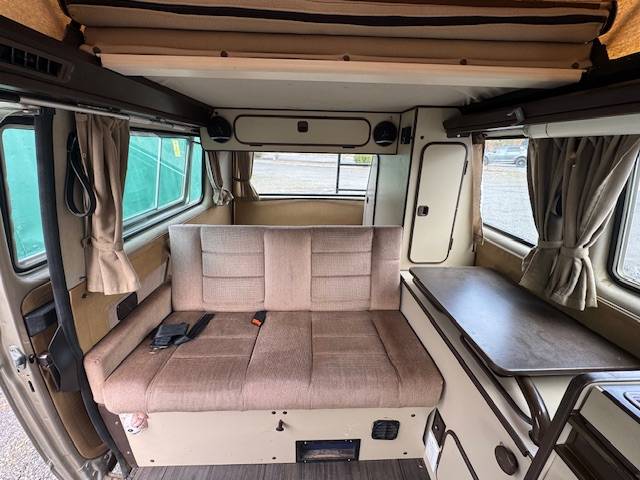 Volkswagen-vanagon-camper-1986-custom-19