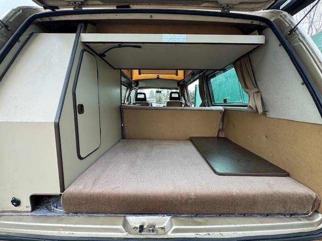 Volkswagen-vanagon-camper-1986-custom-20
