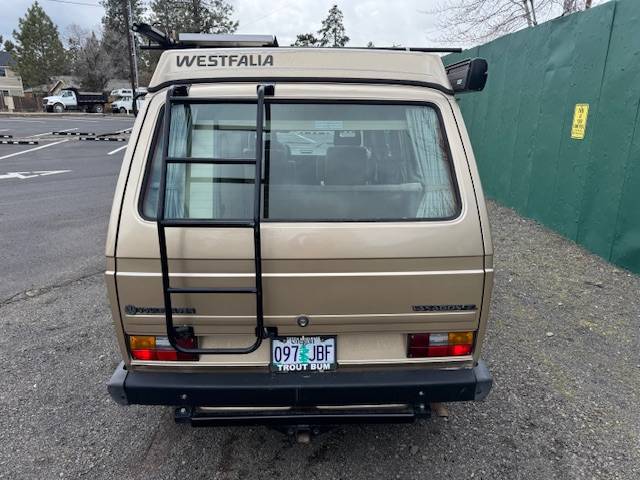 Volkswagen-vanagon-camper-1986-custom-3
