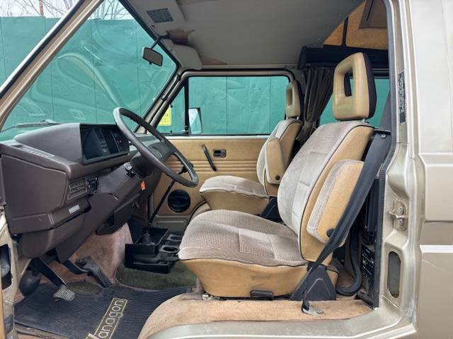 Volkswagen-vanagon-camper-1986-custom-8