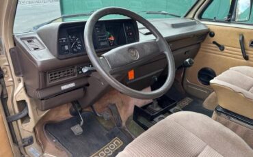 Volkswagen-vanagon-camper-1986-custom-9