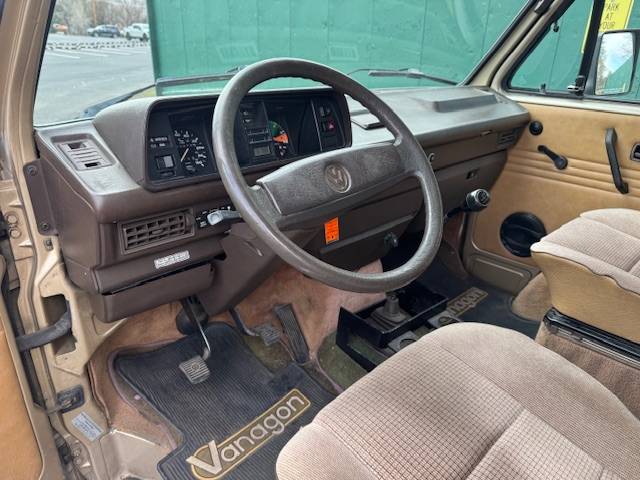 Volkswagen-vanagon-camper-1986-custom-9