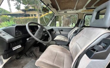 Volkswagen-vanagon-gl-1990-white-1