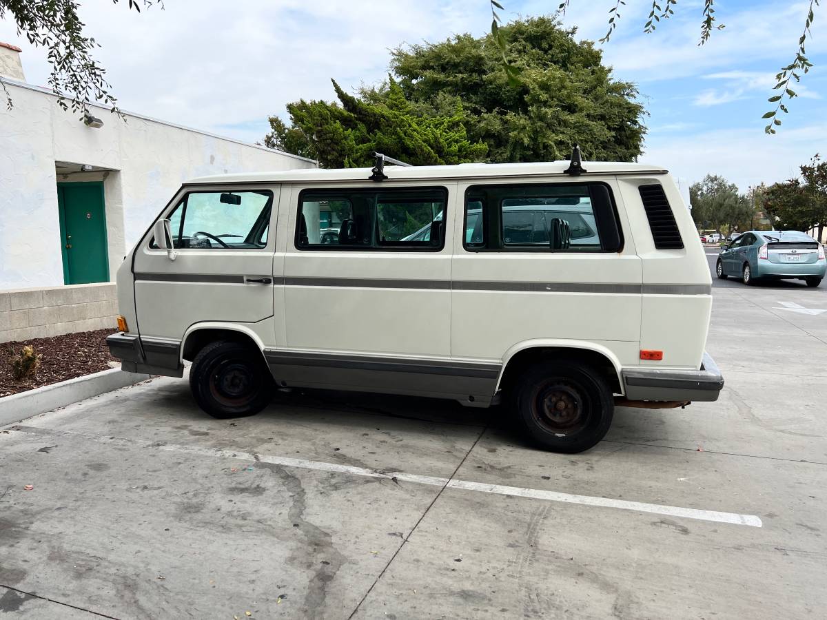 Volkswagen-vanagon-gl-1990-white-3
