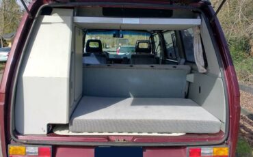 Volkswagen-vanagon-multivan-1991-red-11