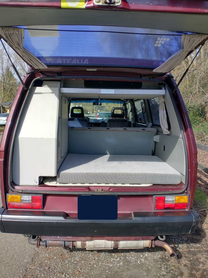 Volkswagen-vanagon-multivan-1991-red-11