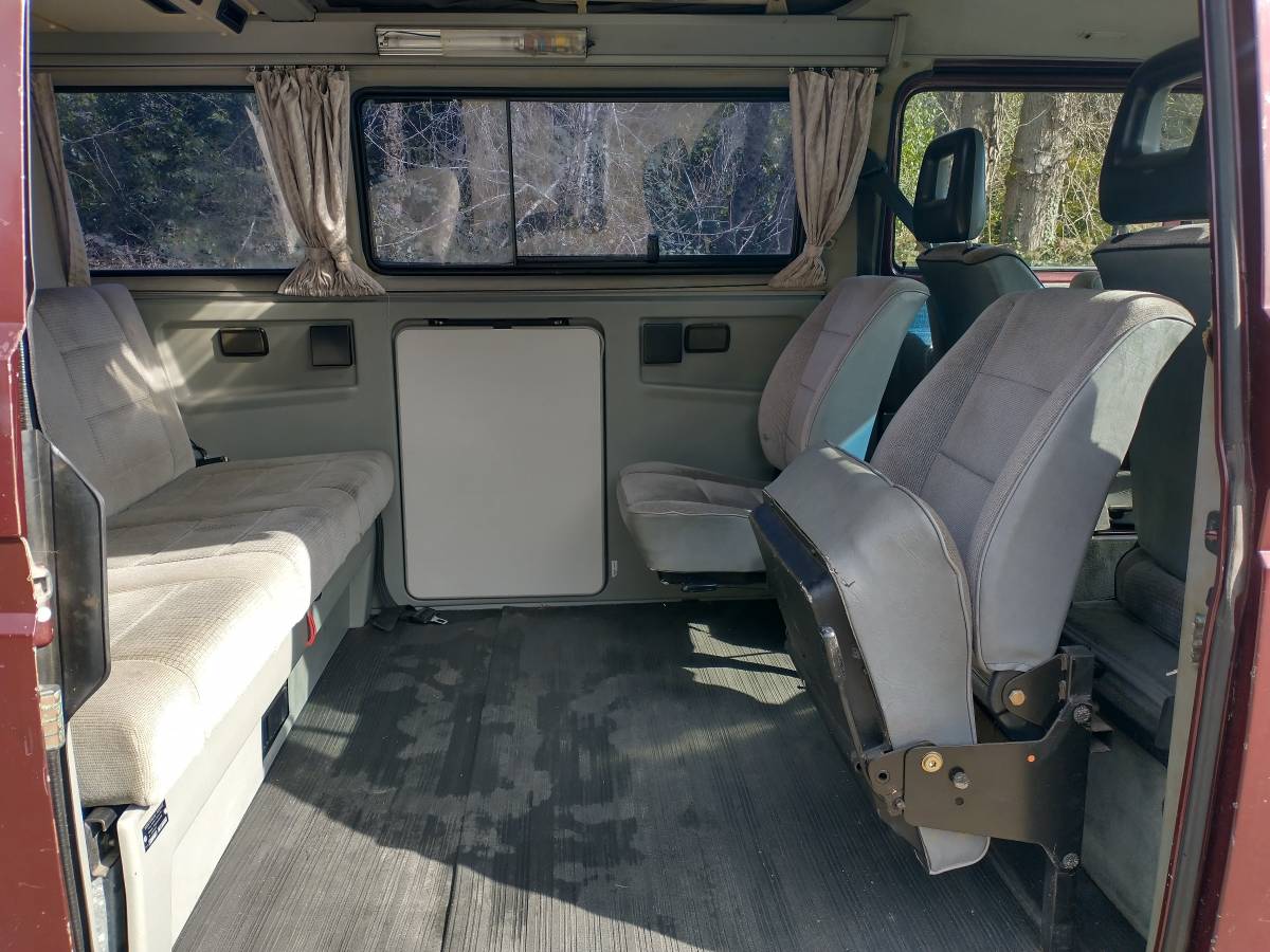 Volkswagen-vanagon-multivan-1991-red-3