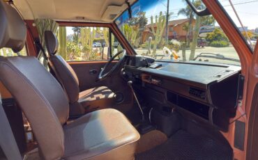 Volkswagen-vanagon-rivier-camper-1980-orange-11