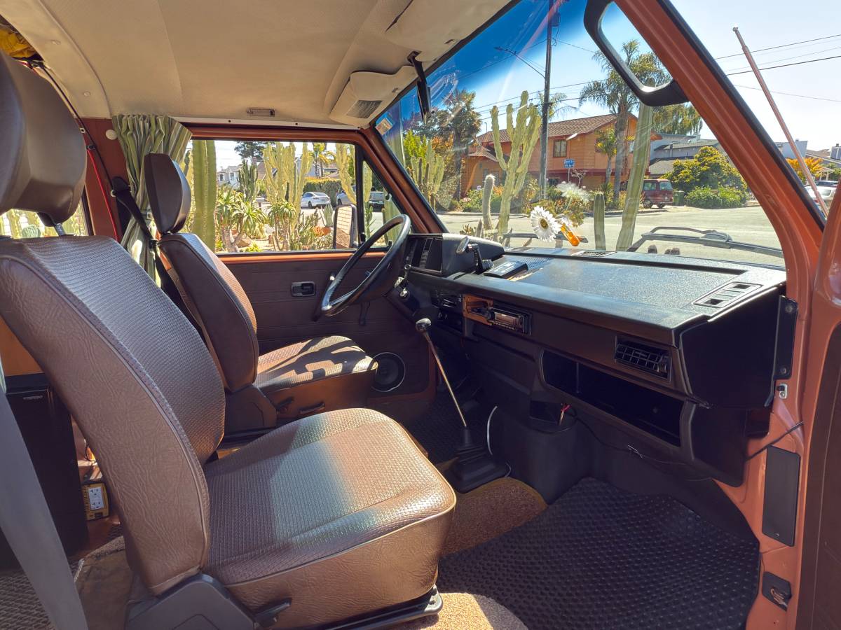 Volkswagen-vanagon-rivier-camper-1980-orange-11