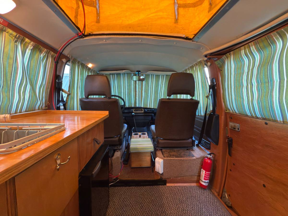 Volkswagen-vanagon-rivier-camper-1980-orange-13