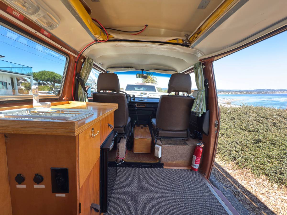 Volkswagen-vanagon-rivier-camper-1980-orange-15