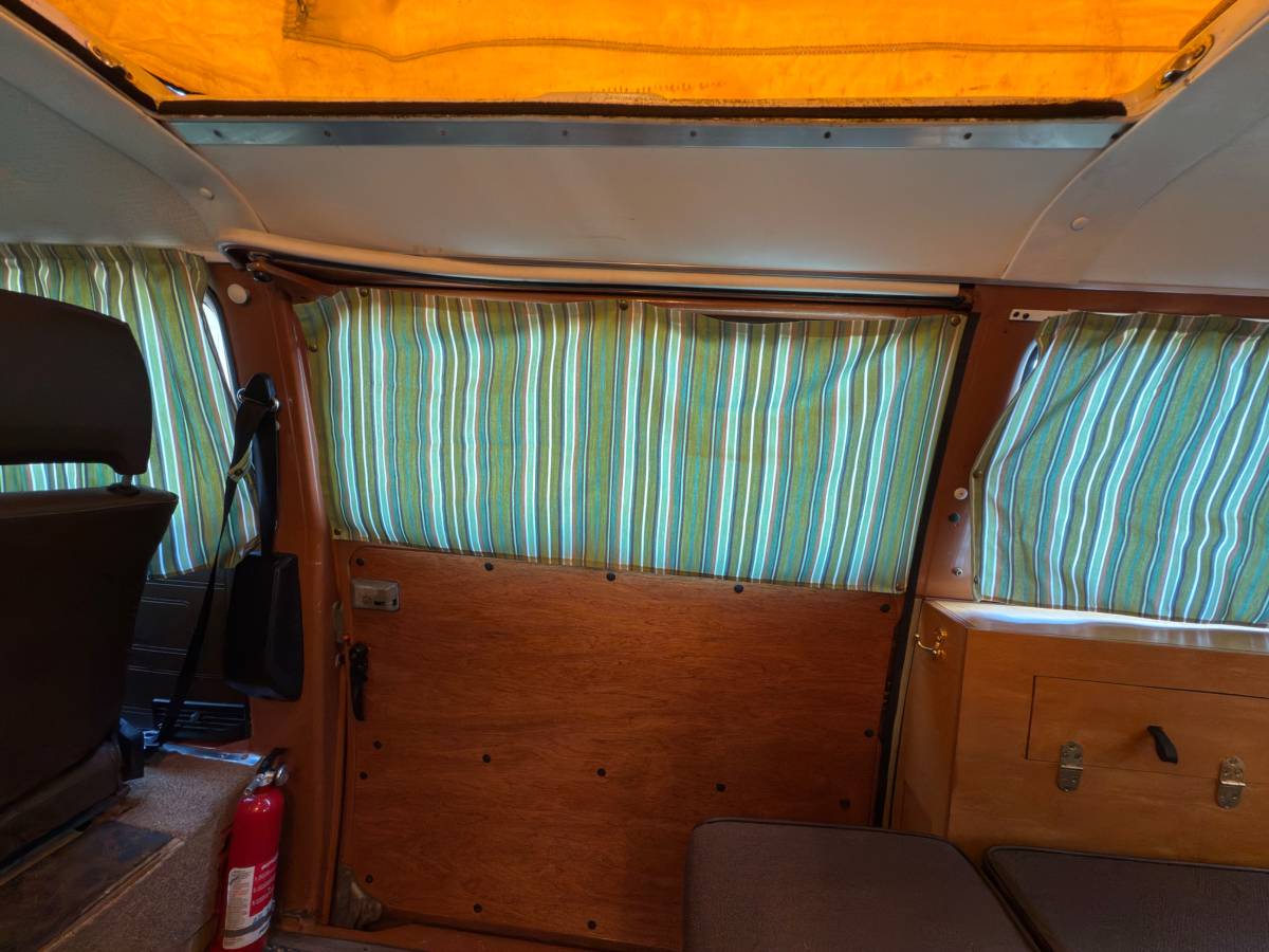 Volkswagen-vanagon-rivier-camper-1980-orange-16