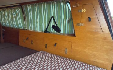 Volkswagen-vanagon-rivier-camper-1980-orange-17