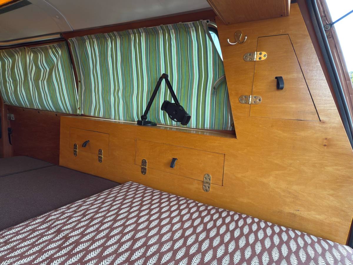 Volkswagen-vanagon-rivier-camper-1980-orange-17