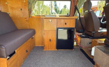 Volkswagen-vanagon-rivier-camper-1980-orange-19