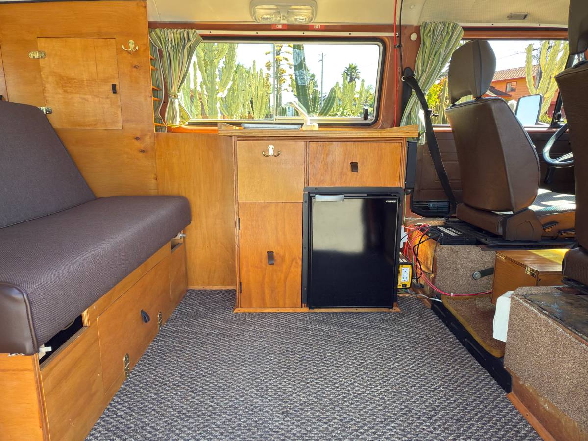 Volkswagen-vanagon-rivier-camper-1980-orange-19