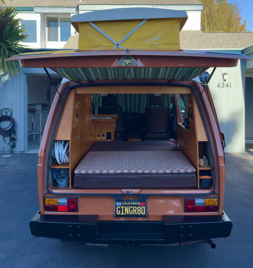 Volkswagen-vanagon-rivier-camper-1980-orange-8