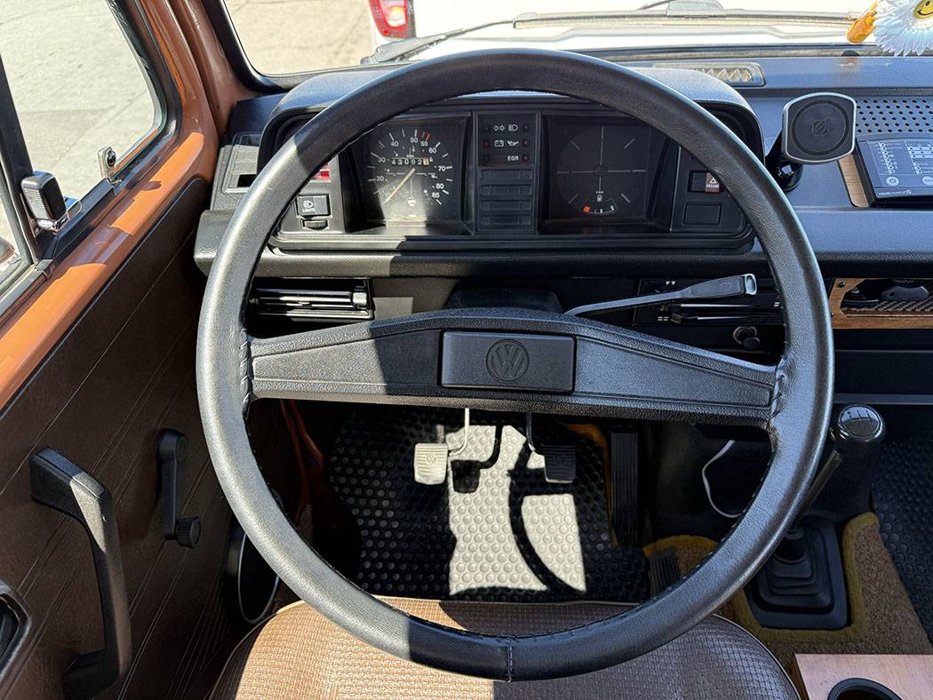 Volkswagen-vanagon-rivier-camper-1980-orange-9