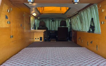 Volkswagen-vanagon-riviera-camper-1980-orange-10