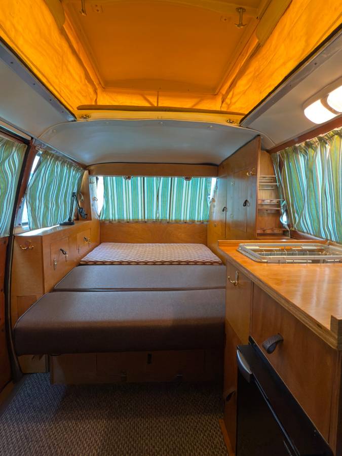 Volkswagen-vanagon-riviera-camper-1980-orange-11