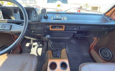 Volkswagen-vanagon-riviera-camper-1980-orange-17