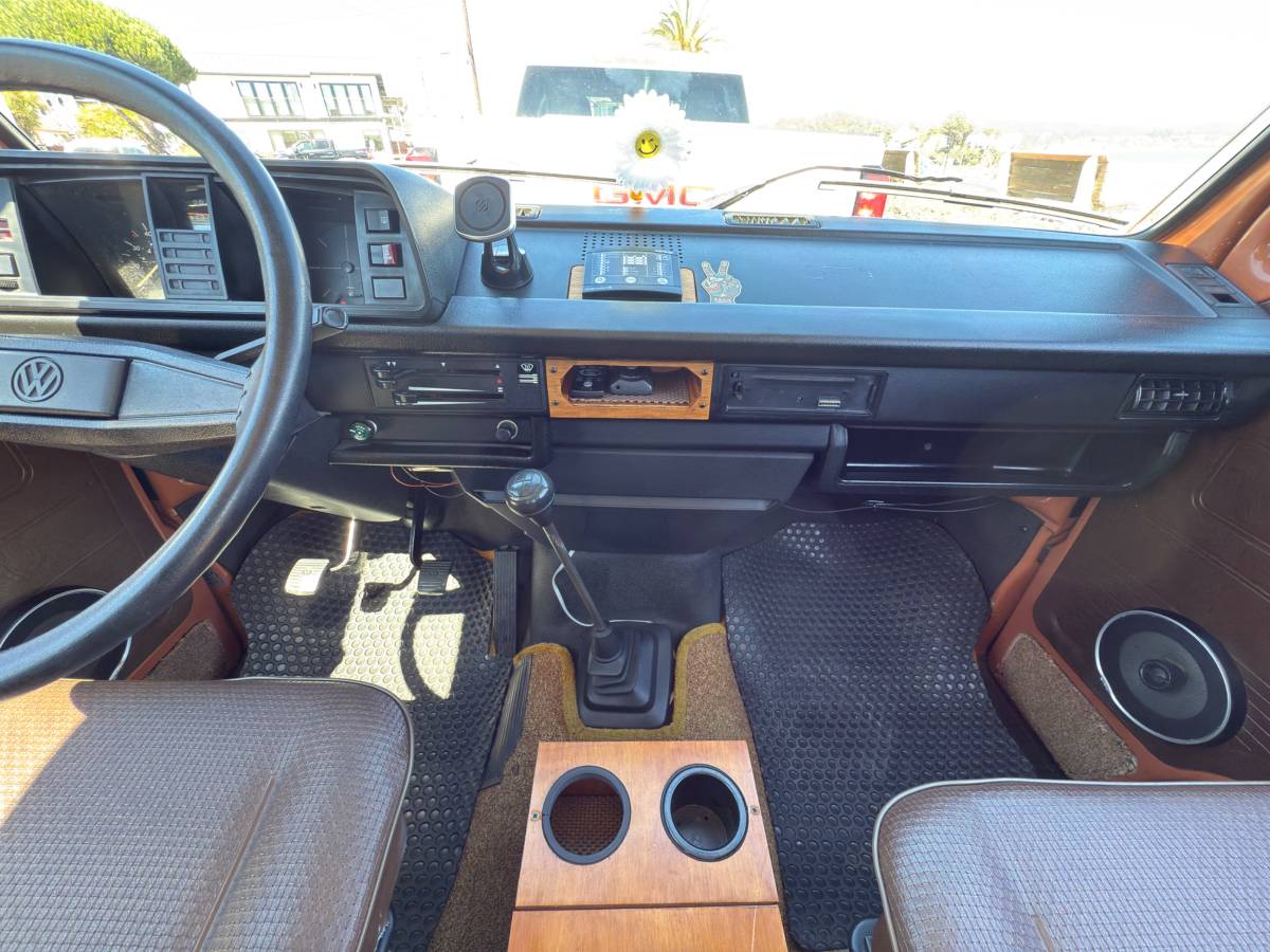 Volkswagen-vanagon-riviera-camper-1980-orange-17