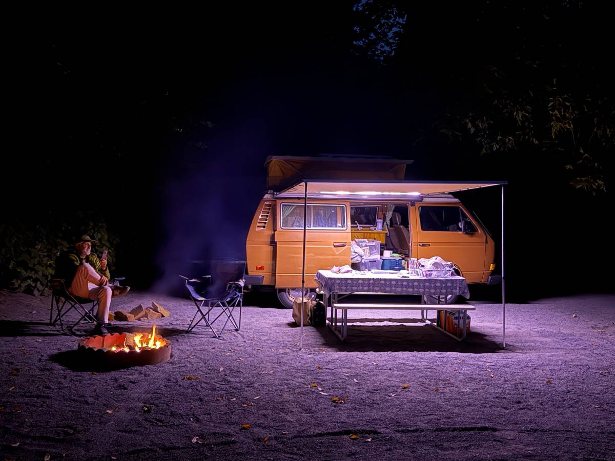 Volkswagen-vanagon-riviera-camper-1980-orange-19