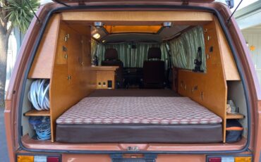 Volkswagen-vanagon-riviera-camper-1980-orange-9
