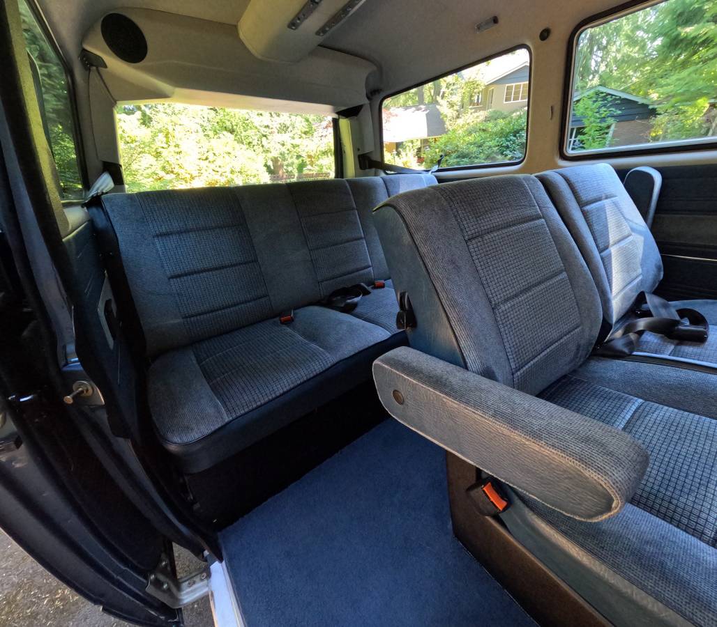 Volkswagen-vanagon-syncro-multivankombi-1987-blue-12