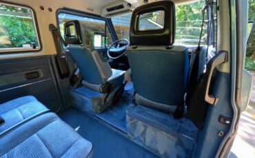 Volkswagen-vanagon-syncro-multivankombi-1987-blue-13