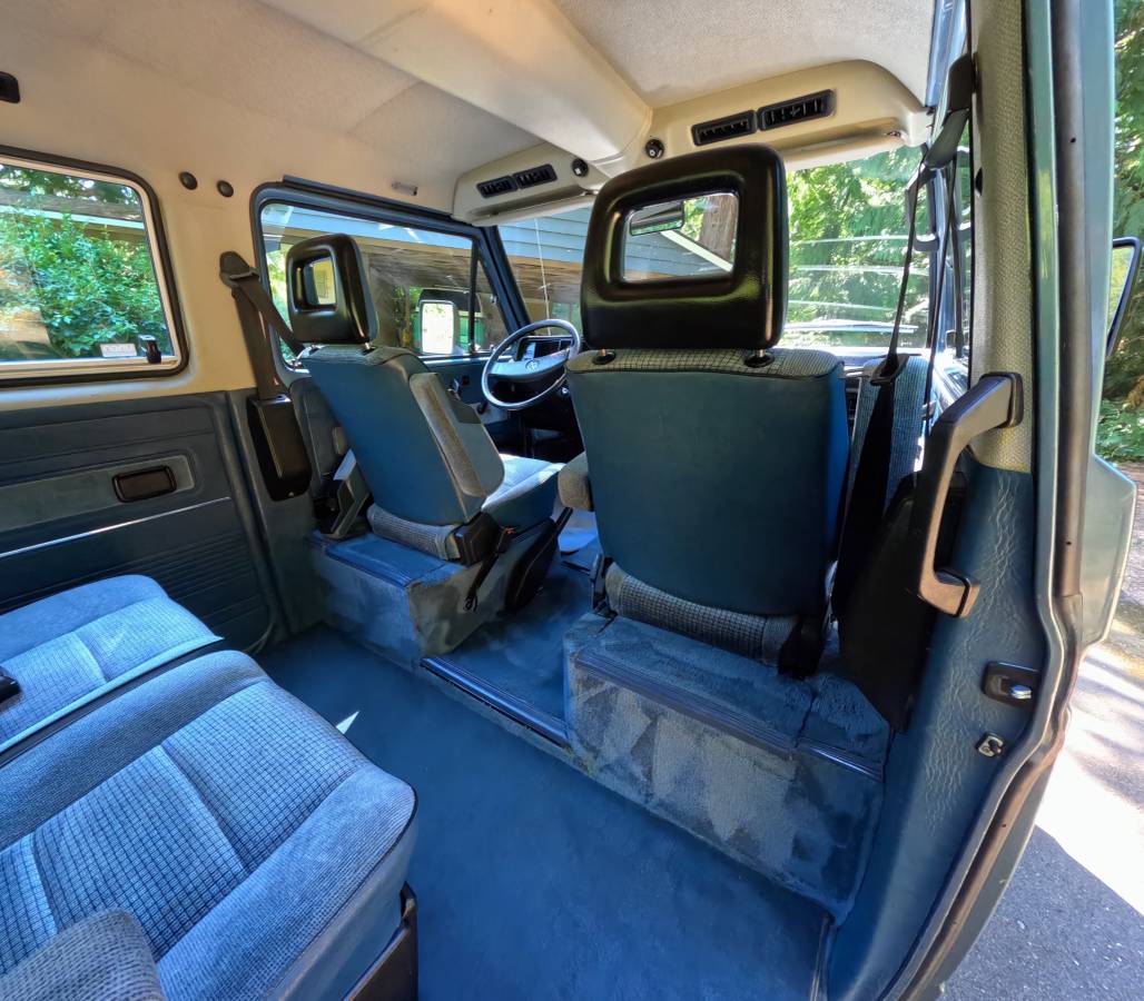 Volkswagen-vanagon-syncro-multivankombi-1987-blue-13