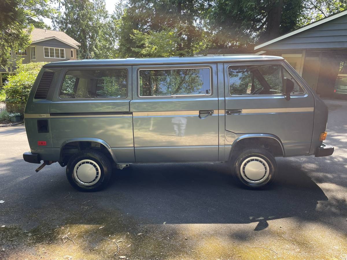Volkswagen-vanagon-syncro-multivankombi-1987-blue-3