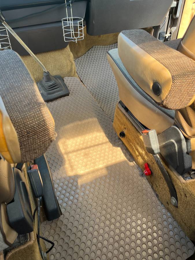Volkswagen-vanagon-weekender-1985-10