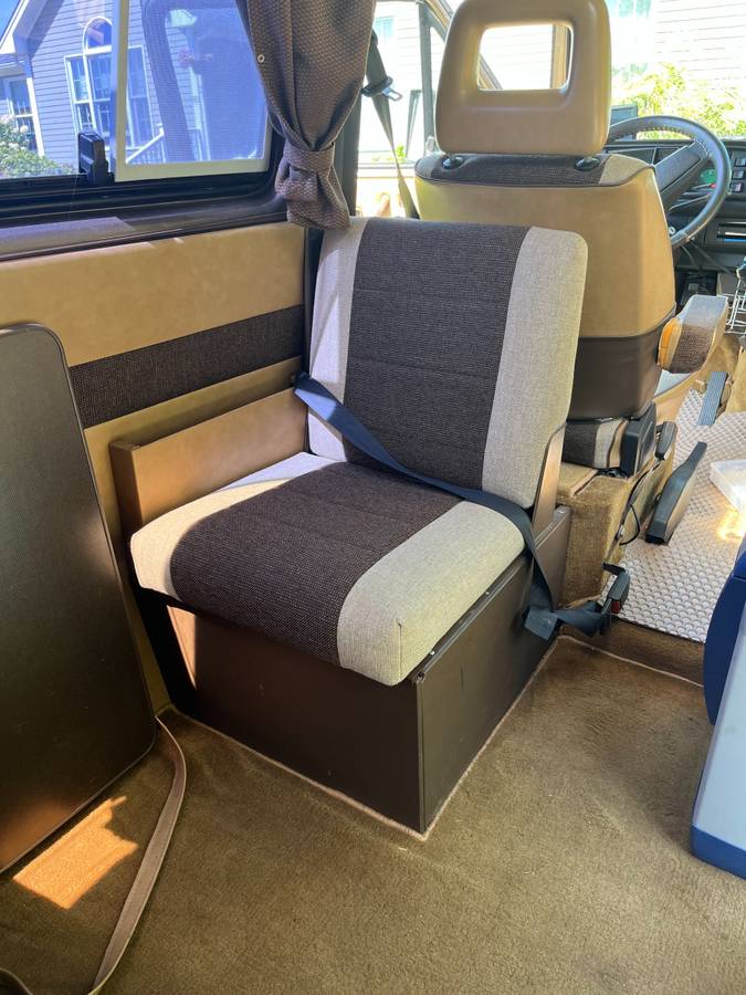 Volkswagen-vanagon-weekender-1985-12