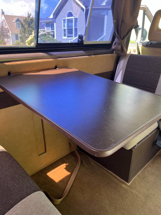 Volkswagen-vanagon-weekender-1985-13