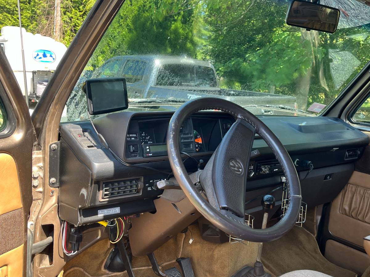 Volkswagen-vanagon-weekender-1985-9