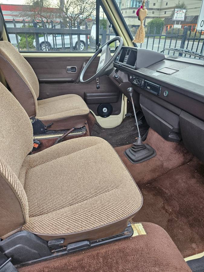 Volkswagen-vanagon-westfalia-1980-yellow-1